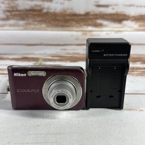 Plum Nikon Coolpix S210 8.0MP Digital Camera W/ Charger Battery Parts Lens Error - Picture 1 of 5